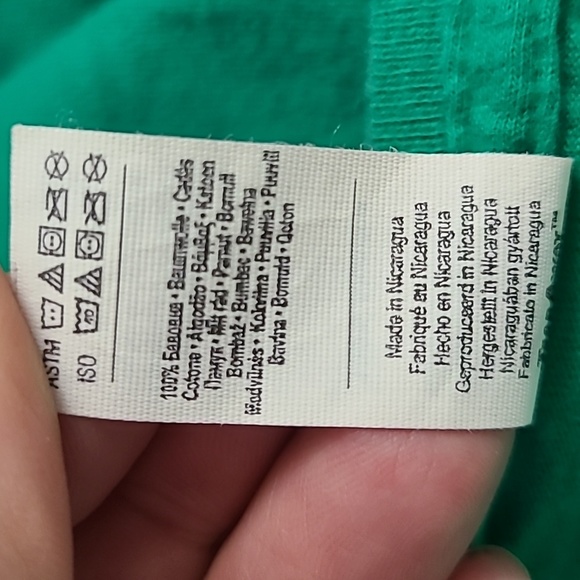 Christmas T-shirt Size Large Green "Bite Me" Gingerbread Man Whimsical Fun Cute - Picture 6 of 6